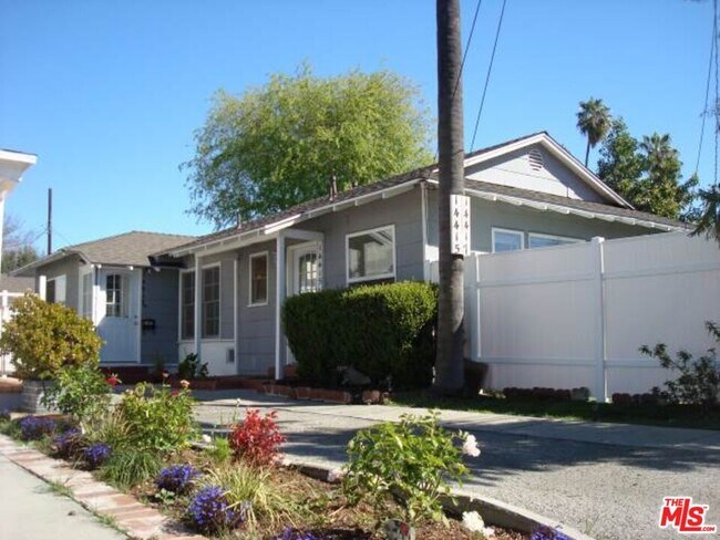 Building Photo - 14417 Magnolia Blvd