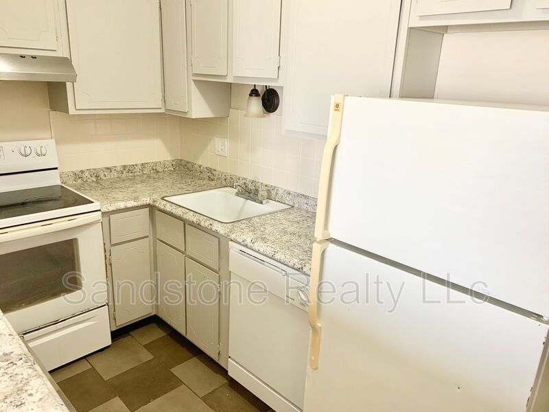 2102 Tower Blvd, Lorain, OH 44053 Condo for Rent in Lorain, OH