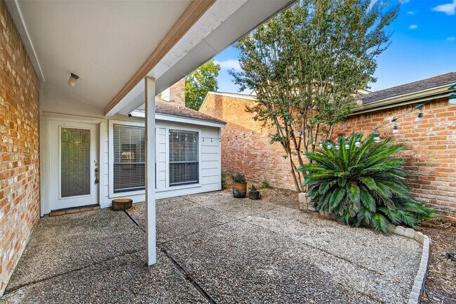 Foto del edificio - 812 Fleetwood Pl Dr