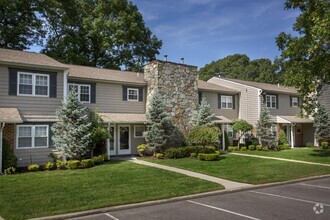 Building Photo - 136 Lake Pointe Ct
