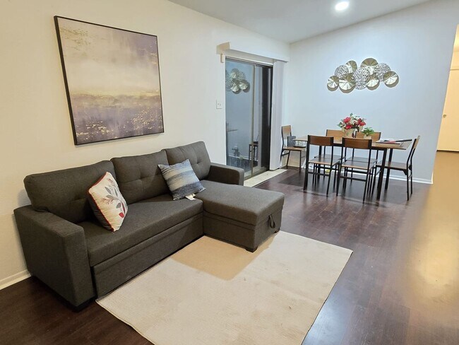 Foto del edificio - 4111 Sunrise Terrace Dr