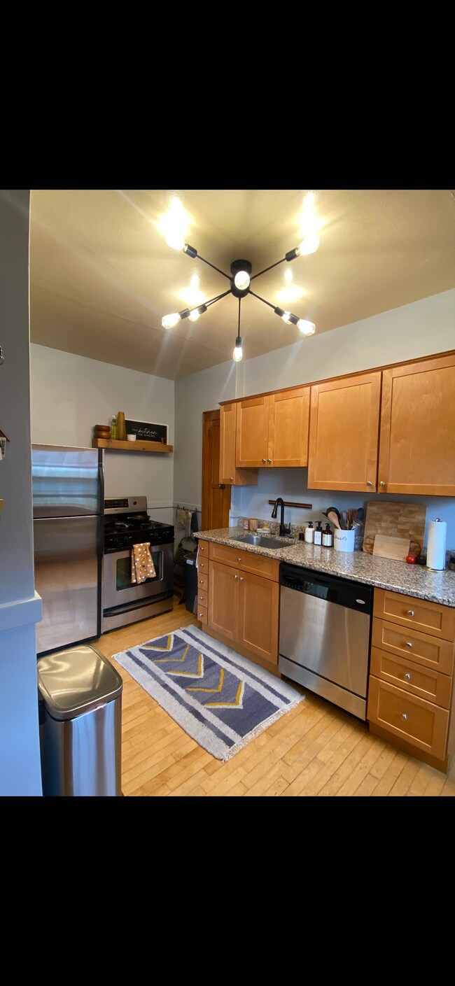Foto del edificio - 4451 N Frederick Ave