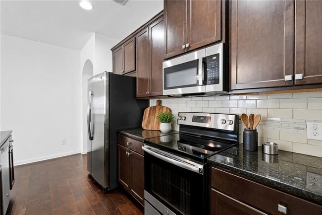 Building Photo - 4987 Longview Walk