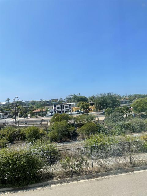 Building Photo - 415 N Cedros Ave