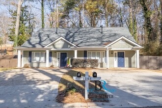 Building Photo - 1143 Love St