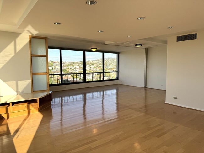 Foto del edificio - Regency at Kahala - Two bedroom, two bath,...