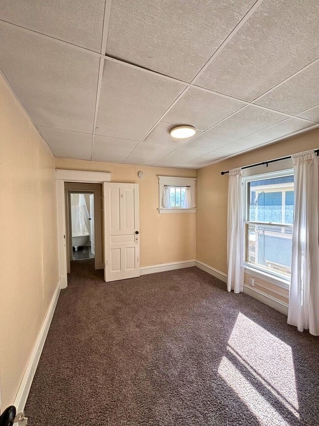 Foto del edificio - 216 Lafayette Ave NE