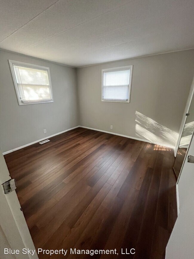 Building Photo - 3 br, 1.5 bath House - 2812 S. Walnut St.