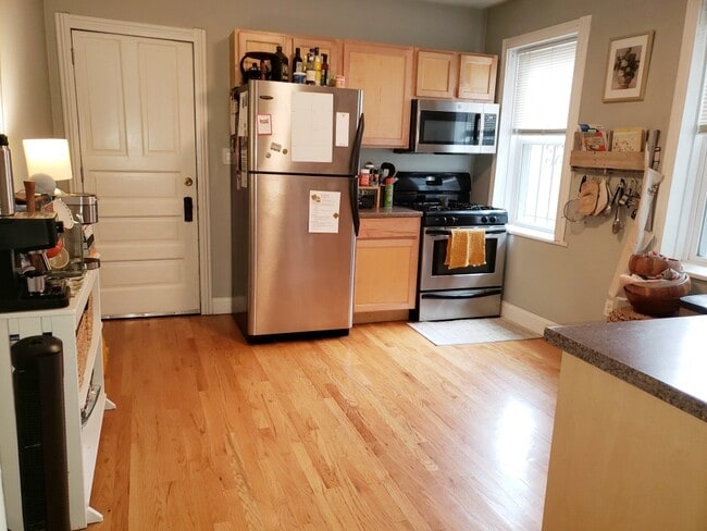 Foto del edificio - 1530 W Diversey Pkwy