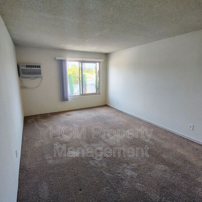 Foto del edificio - 12850 Branford St