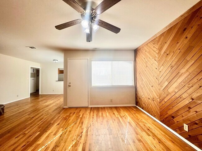 Building Photo - Very cute, Citrus Heights home available!
