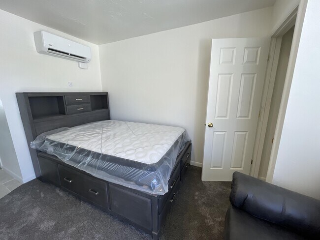 Foto del edificio - 1105 S State St