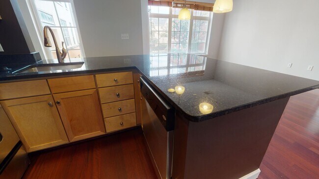 Building Photo - Modern Bloomingdale One Bedroom Plus Den (...