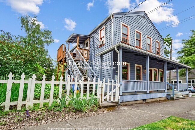 Building Photo - 1102 SE Umatilla St