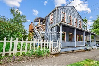 Building Photo - 1102 SE Umatilla St
