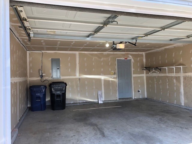 Building Photo - 213 Homeshire Cir