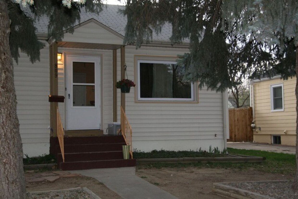 Primary Photo - CUTE 2 BED/2 BATH HOUSE NEAR SUNSET GOLF C...