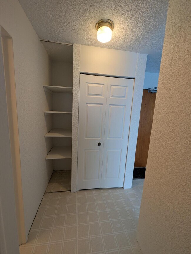 Building Photo - 5572 N Ridge Rd