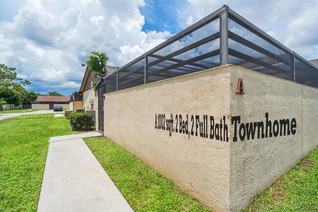 Foto del edificio - 4757 Sunny Palm Cir