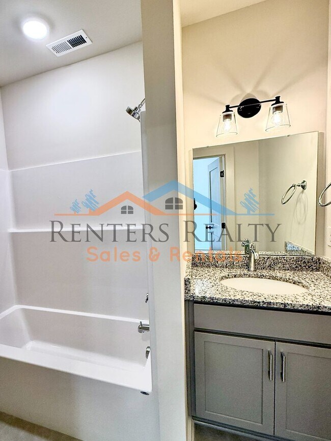 Foto del edificio - Modern Luxury Townhouse in the Heart of Huntsville