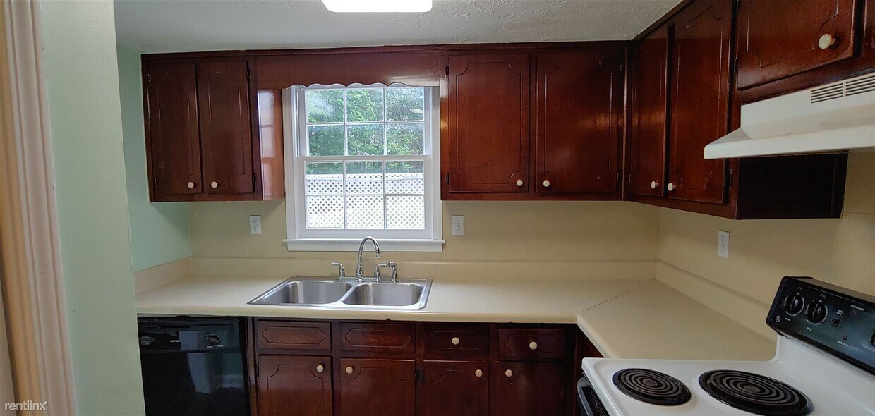 Building Photo - 2 br, 2.5 bath Townhome - 1000 Jeanette Ln...