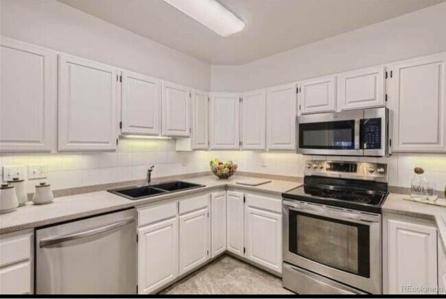 Foto del edificio - 3378 W Saratoga Ave