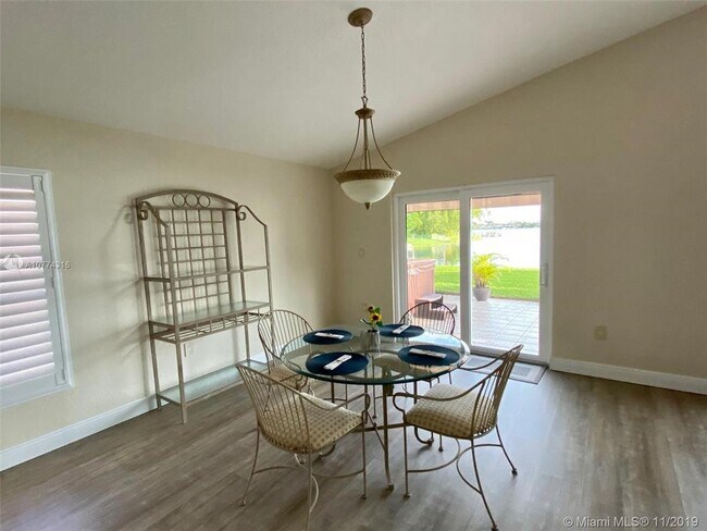 Foto del edificio - 19360 NW 24th Pl