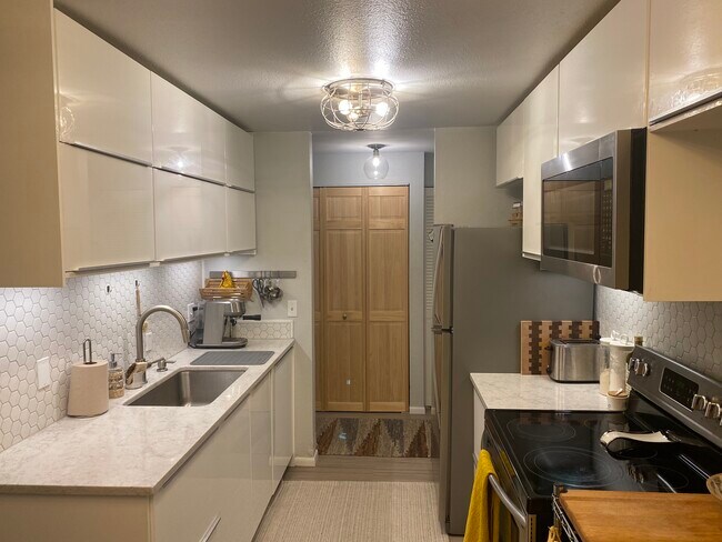 Kitchen - 10501 8th Ave NE