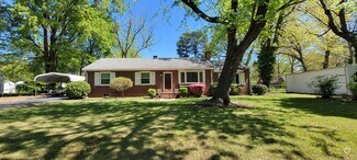 Building Photo - 907 Ridgecliff Dr