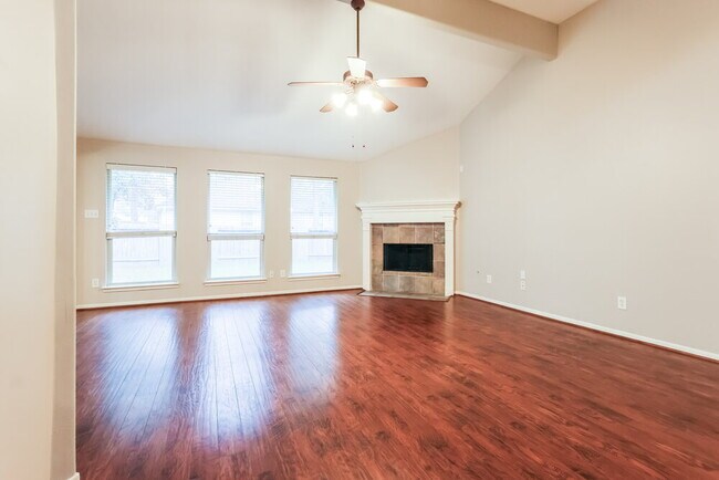 Foto del edificio - 27 Orchid Grove Pl