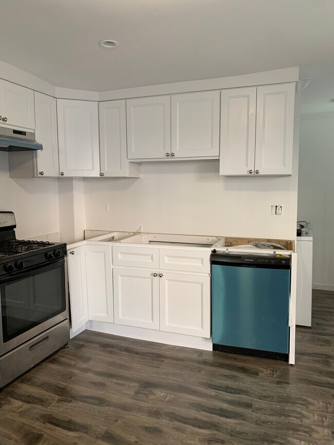 Kitchen - 2215 W Court St