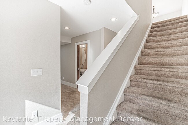 Building Photo - 2 br, 3 bath House - 1869 Vine St