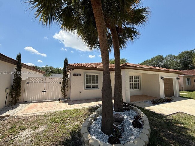 Foto del edificio - 9130 NW 193rd St