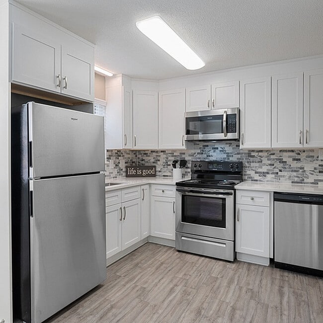 Building Photo - Boundary Village