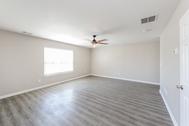 Building Photo - 122 Village Pkwy