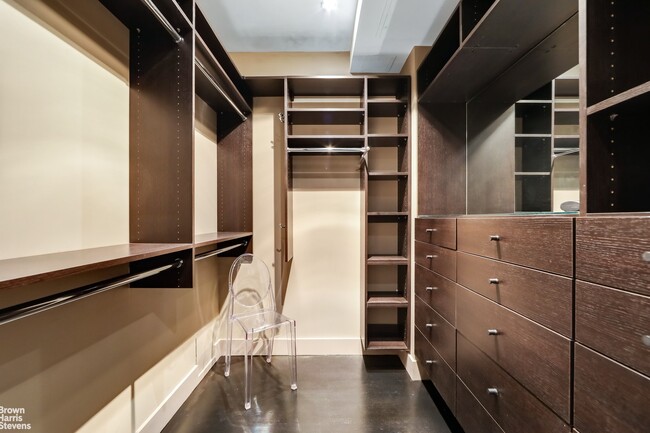 Building Photo - Lincoln Center 3/4 Bedroom
