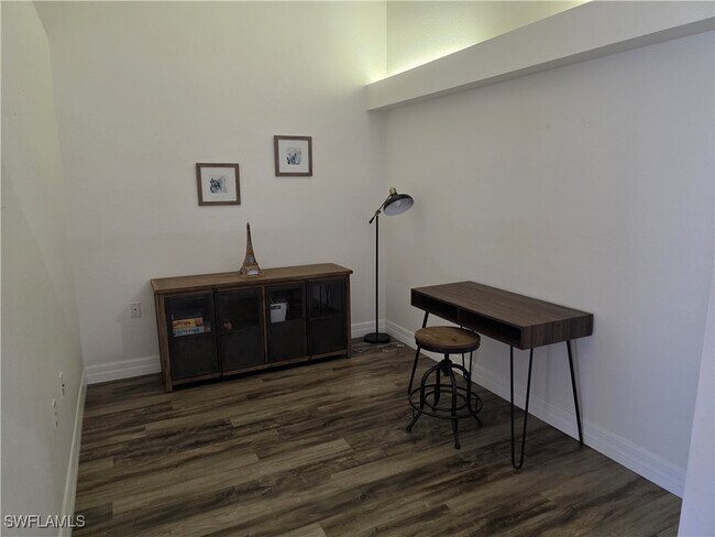 Foto del edificio - 4940 Cougar Ct S