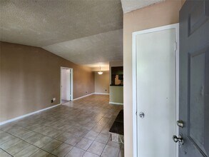 Building Photo - 17331 Red Oak Dr