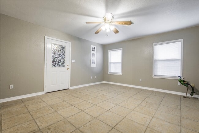 Building Photo - 1005 Rosepoint Dr