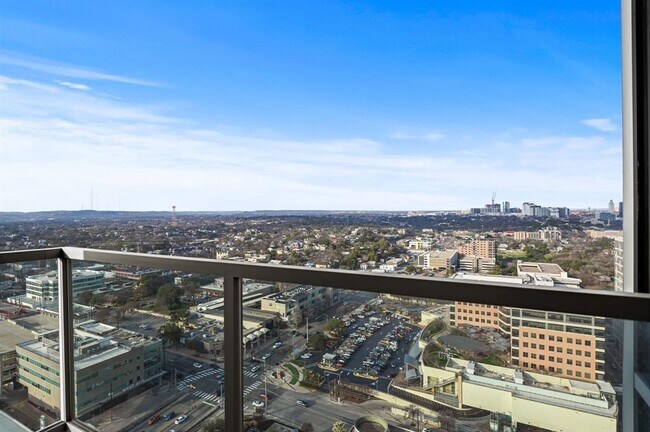 Building Photo - 300 Bowie St