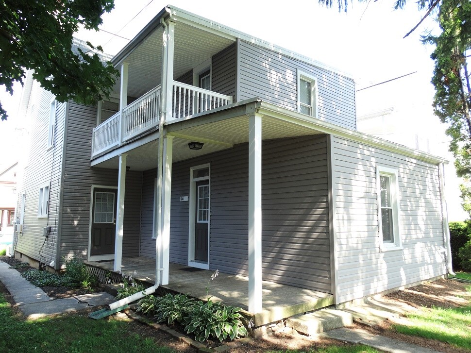 241 S Spruce St Unit B, Lititz, PA 17543 Room for Rent in Lititz, PA