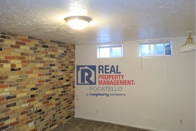 Building Photo - 625 El Rancho Blvd