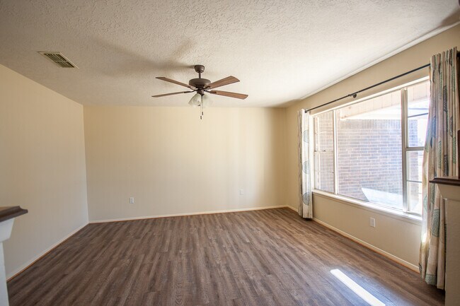 Foto del edificio - 3732 Linkwood Ln