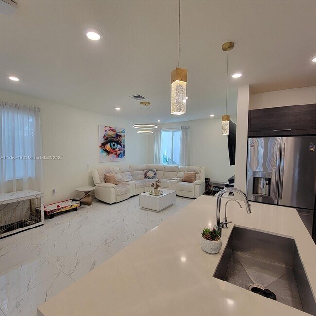 Foto del edificio - 10440 NW 67th St