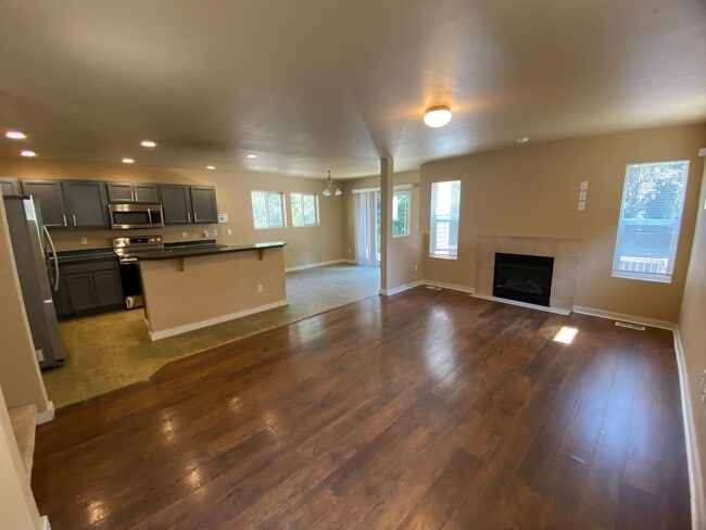 Building Photo - Perfectly Placed & Refreshed Spanaway Home...