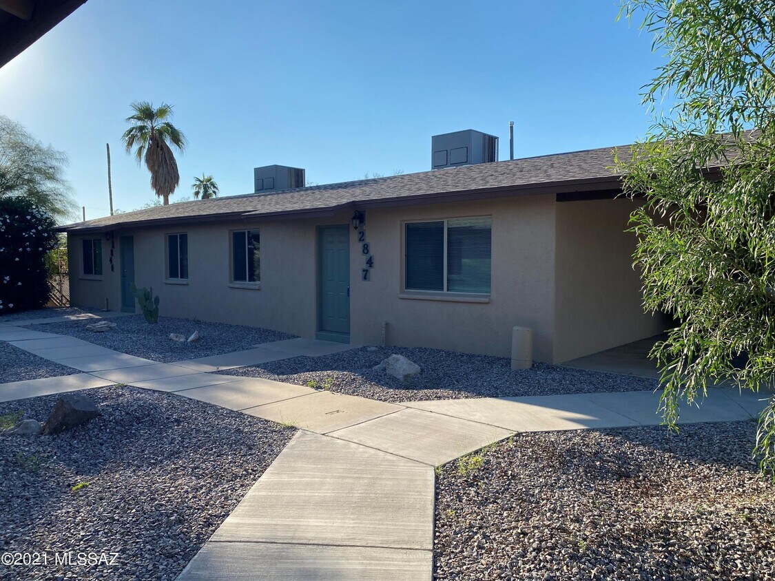 Primary Photo - 2847 N Palo Verde Ave