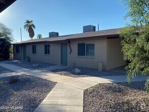 Building Photo - 2847 N Palo Verde Ave