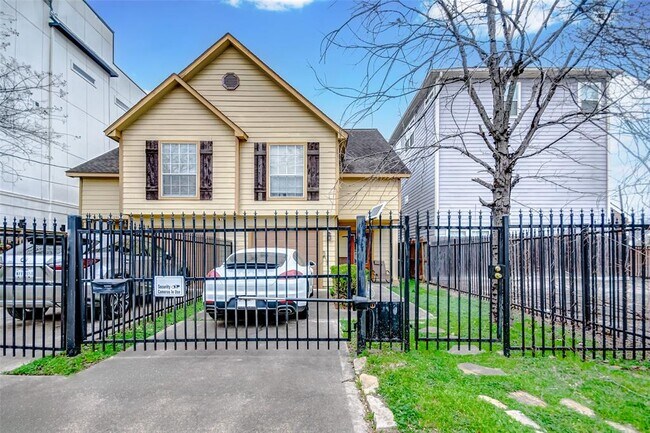 Building Photo - 3308 Bastrop St