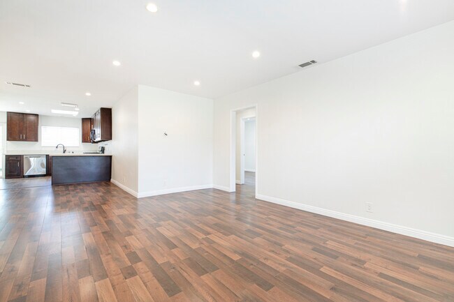 Foto del edificio - 17425 Emelita St