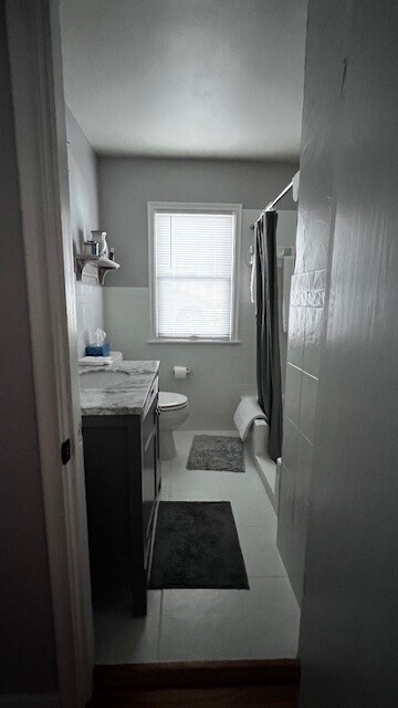 Upstairs bath - 550 Lincoln Ave SW
